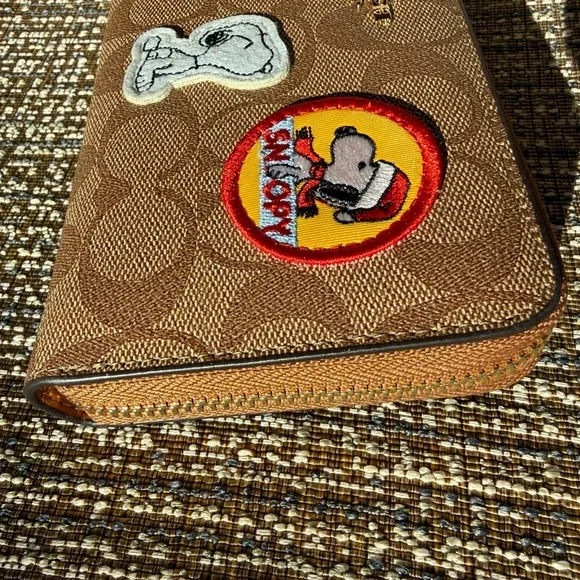 Coach x Peanuts Snoopy Patches Zip Around Accordion Wallet Wristlet - Picture 7 of 16